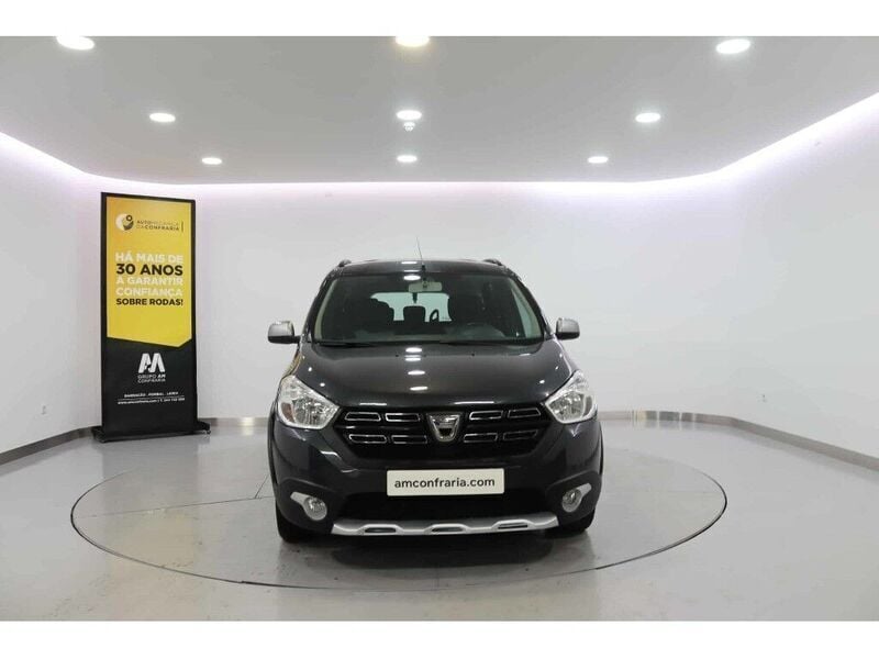 Cinza Usado 2019 Dacia Lodgy Stepway Monovolume | € 14.680 (Preço justo) - Imagem 1/4