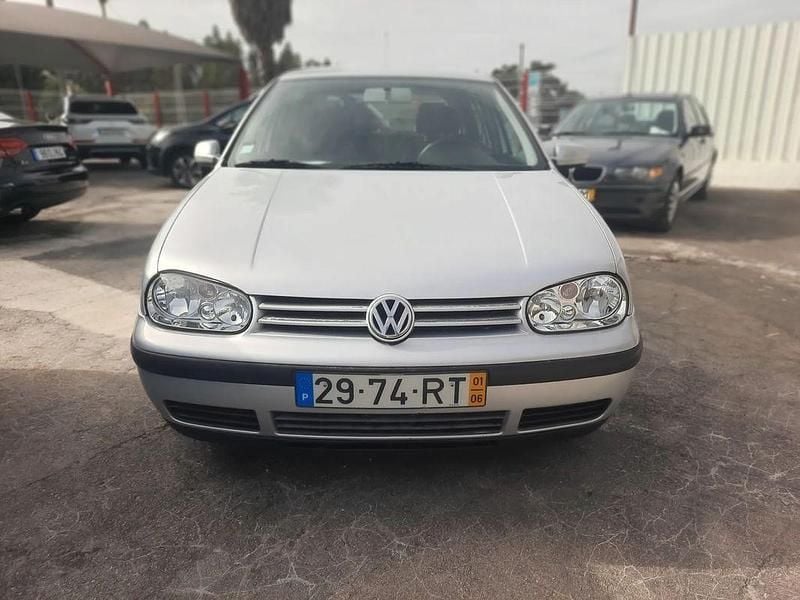Cinzento Usado 2001 VW Golf IV | € 2.950 (Bom preço) - Imagem 1/4