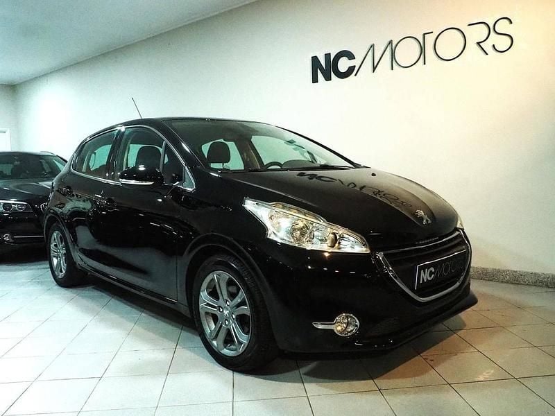 Preto Usado 2014 Peugeot 208 Citadino | € 6.990 (Super Preço) - Imagem 1/4