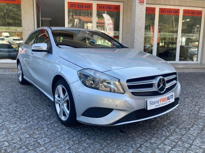 Usado Mercedes A180 Urban 109 HP (80 kW) 2014 Cinza