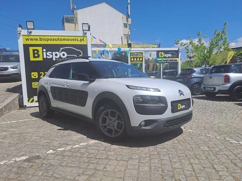 Branco Usado 2015 Citroën C4 PureTech SUV | € 10.997 (Preço justo) - Imagem 1/4