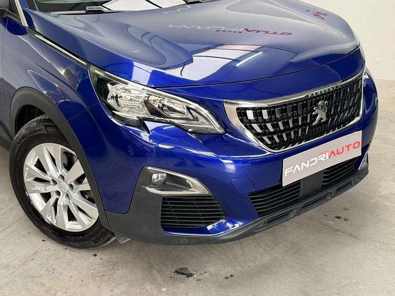 Usado Peugeot 3008 Allure 130 HP (95 kW) 2019 Azul