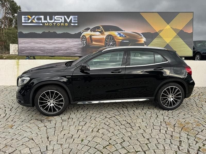 Preto Usado 2017 Mercedes GLA200 AMG line SUV | € 25.990 - Imagem 1/4