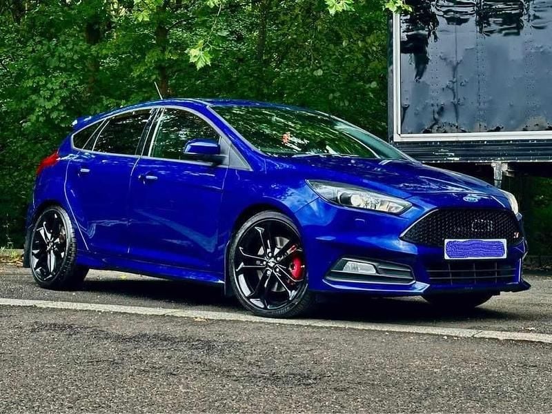 Azul Usado 2016 Ford Focus ST Citadino | € 18.000 - Imagem 1/4
