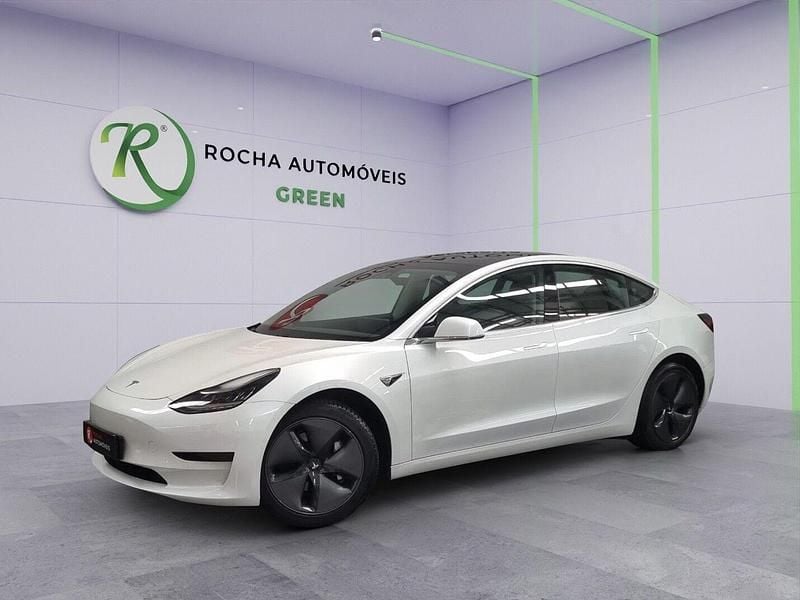 Branco Usado 2021 Tesla Model 3 Standard Range Plus Sedan | € 26.999 (Preço justo) - Imagem 1/4