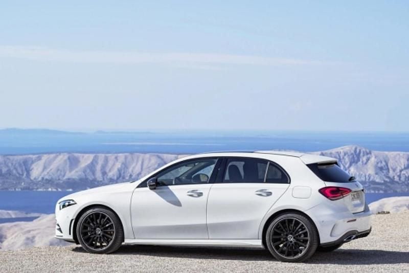 Usado Mercedes A180 AMG line 116 HP (85 kW) 2021 Cinzento Citadino