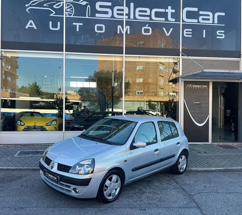 Cinza Usado 2002 Renault Clio II Citadino | € 2.450 (Preço justo) - Imagem 1/4