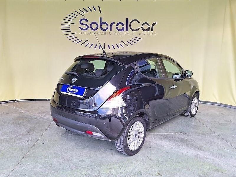 Usado Lancia Ypsilon S 95 HP (69 kW) 2014 Preto Citadino