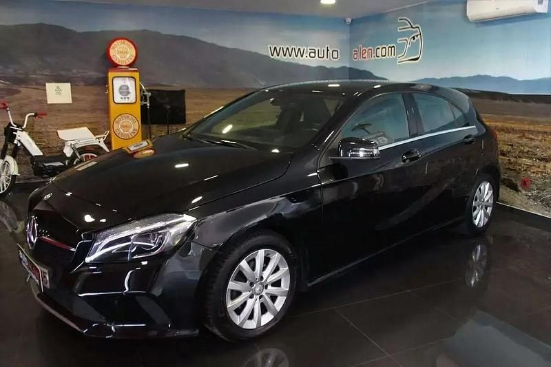 Preto Usado 2017 Mercedes A180 Urban Citadino | € 15.500 (Bom preço) - Imagem 1/4