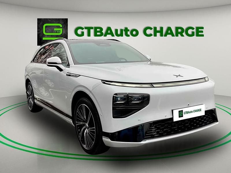 Branco Usado 2025 XPENG G9 AWD Performance SUV | € 64.900 - Imagem 1/4