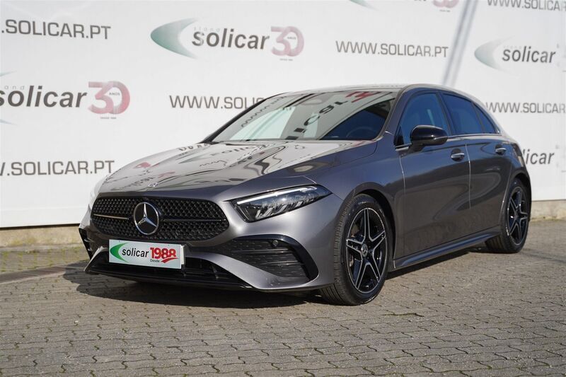 Cinza Usado 2023 Mercedes A200 AMG line Citadino | € 32.990 (Preço justo) - Imagem 1/4