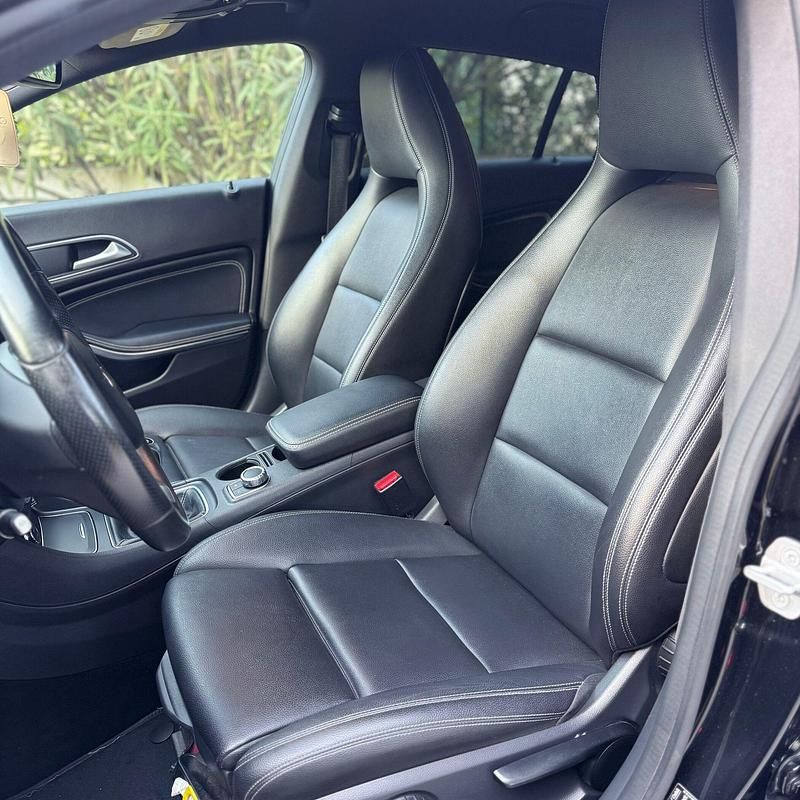 Usado Mercedes CLA180 AMG line 109 HP (80 kW) 2017 Preto Sedan