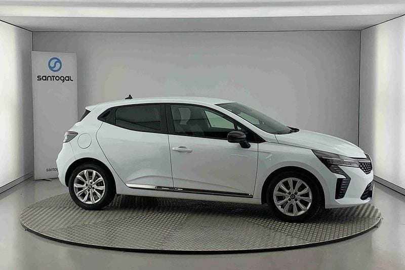 Branco Usado 2023 Renault Clio V Evolution Citadino | € 16.290 (Bom preço) - Imagem 1/4