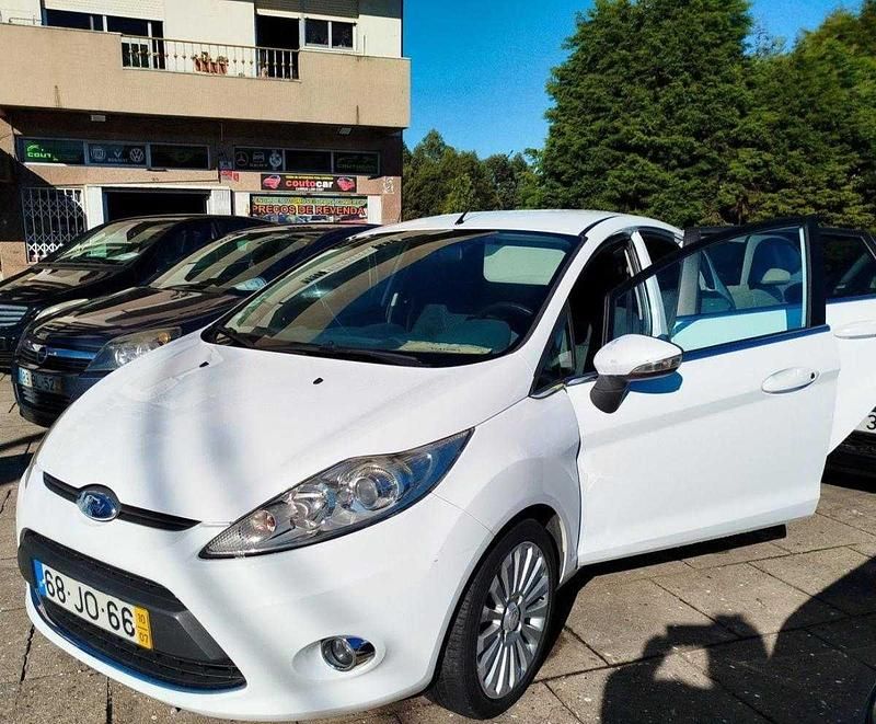 Branco Usado 2010 Ford Fiesta | € 4.299 - Imagem 1/4