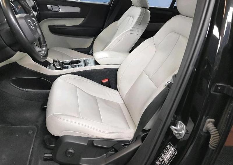 Usado Volvo XC40 Momentum 150 HP (110 kW) 2019 Preto SUV