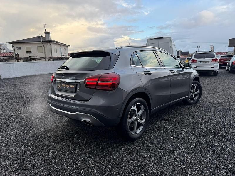 Usado Mercedes GLA180 Urban 109 HP (80 kW) 2017 Cinza SUV
