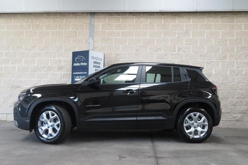 Usado Jeep Avenger Altitude 101 HP (74 kW) 2024 Preto SUV
