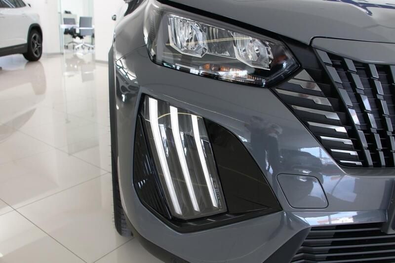Cinzento Novo 2024 Peugeot 2008 Allure SUV | € 29.900 (Caro) - Imagem 1/1