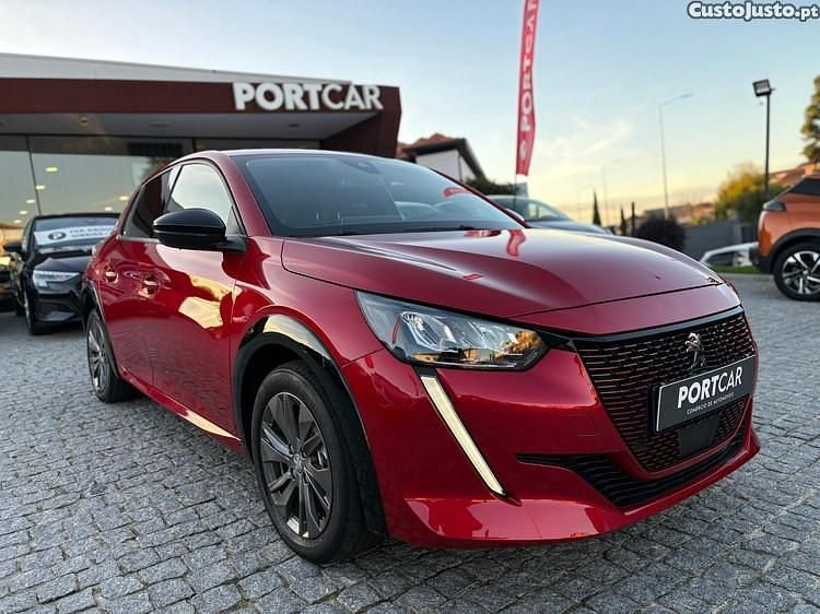 Usado Peugeot e-208 Allure 100 kW (136 HP) 2023 Vermelho Citadino