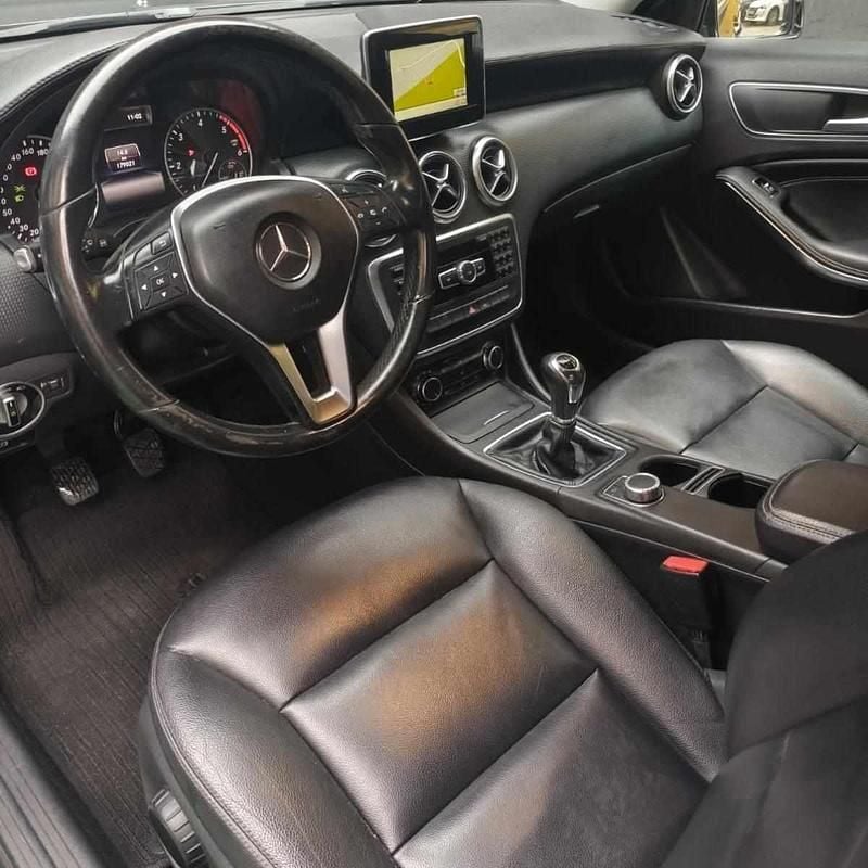 Usado Mercedes A180 109 HP (80 kW) 2014 Preto Citadino