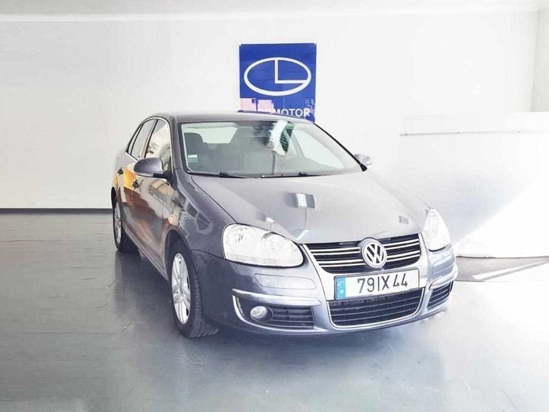 Cinzento Usado 2010 VW Jetta Sedan | € 6.950 (Preço justo) - Imagem 1/4
