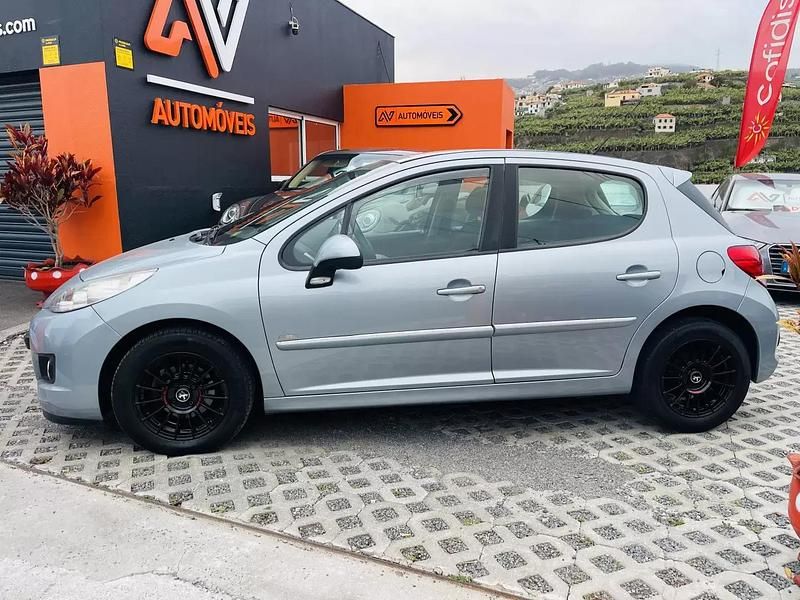 Usado Peugeot 207 90 HP (66 kW) 2010 Azul