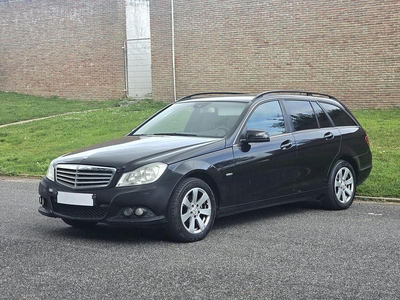 Usado Mercedes C200 136 HP (100 kW) 2011 Sedan