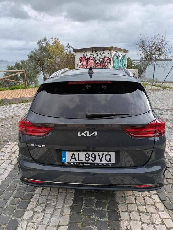 Usado Kia Ceed 120 HP (88 kW) 2021 Cinzento Citadino