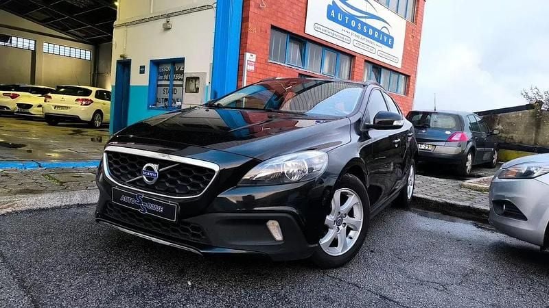 Preto Usado 2014 Volvo V40 Momentum Citadino | € 11.900 (Preço justo) - Imagem 1/4