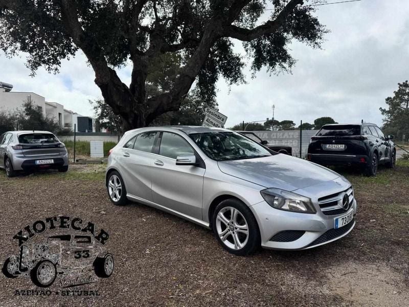 Cinzento Usado 2014 Mercedes A180 Citadino | € 14.700 (Preço justo) - Imagem 1/4