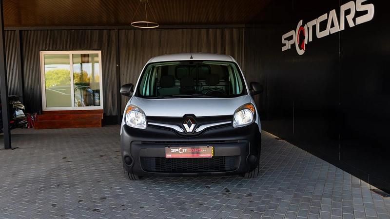 Usado Renault Kangoo Business 75 HP (55 kW) 2019 Branco Sedan