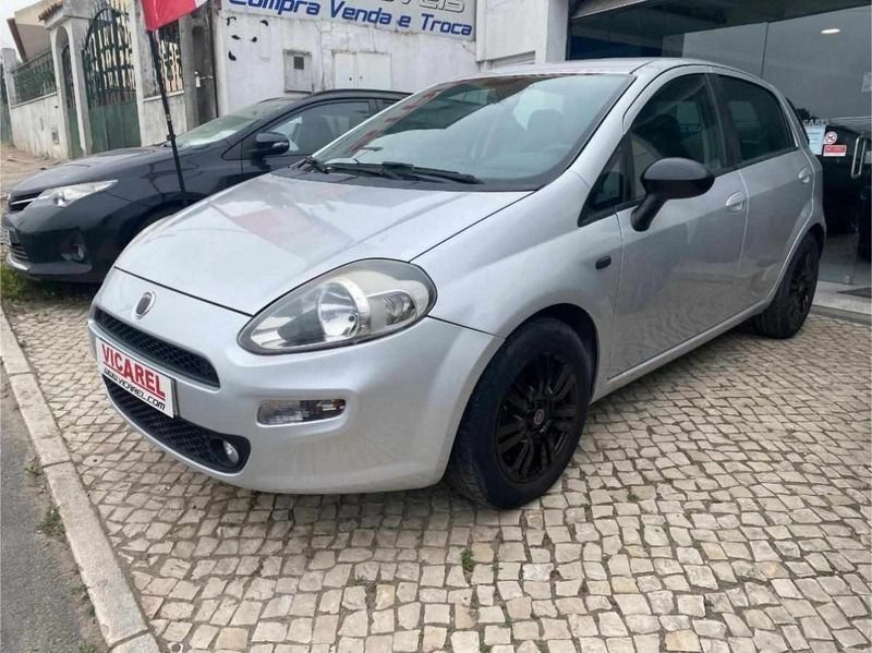 Cinzento Usado 2014 Fiat Punto Citadino | € 6.000 (Bom preço) - Imagem 1/4