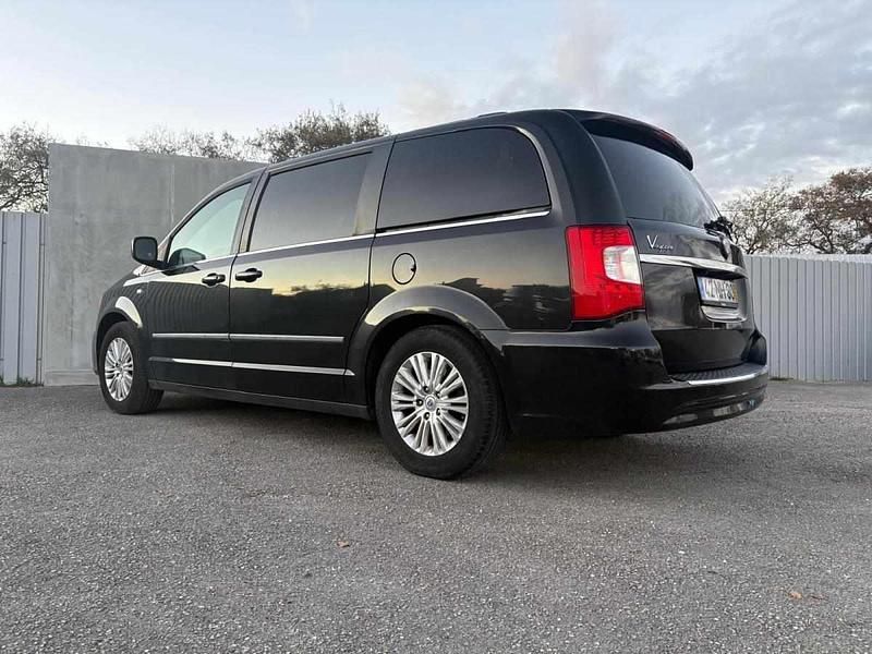 Usado Lancia Voyager 163 HP (119 kW) 2012 Preto Monovolume