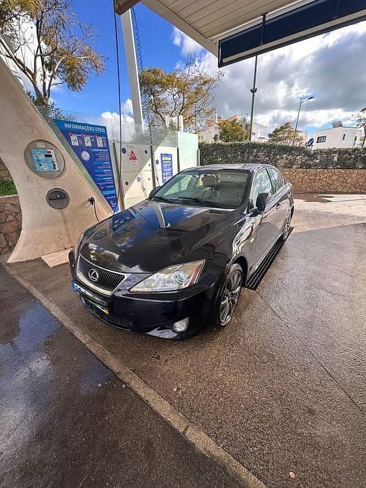 Usado Lexus IS220d Luxury Line 222 HP (163 kW) 2006 Sedan