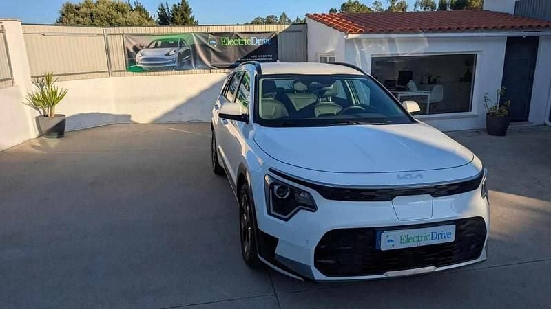 Usado Kia e-Niro 150 kW (204 HP) 2023 Branco SUV