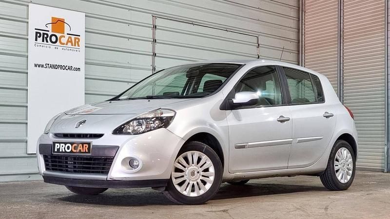 Cinzento Usado 2011 Renault Clio II | € 5.250 (Preço justo) - Imagem 1/4