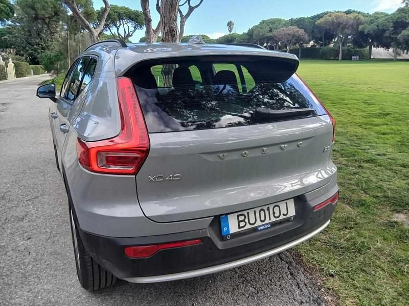 Usado Volvo XC40 163 HP (119 kW) 2025 Cinzento SUV