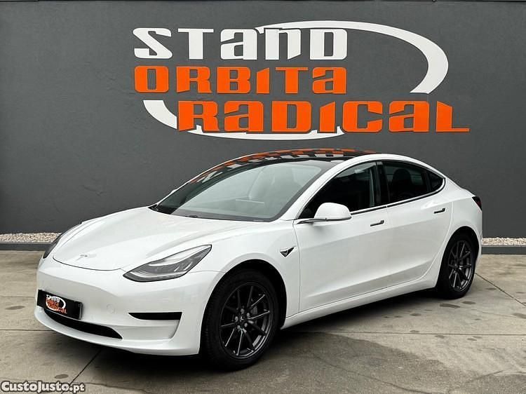 Branco Usado 2020 Tesla Model 3 Standard Range Plus Sedan | € 23.950 (Preço justo) - Imagem 1/1