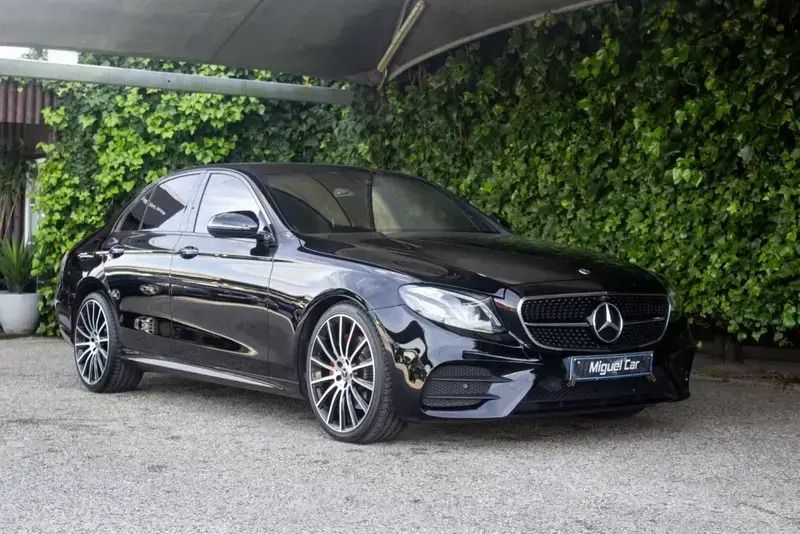 Preto Usado 2019 Mercedes E300 AMG line Sedan | € 42.900 (Preço justo) - Imagem 1/4