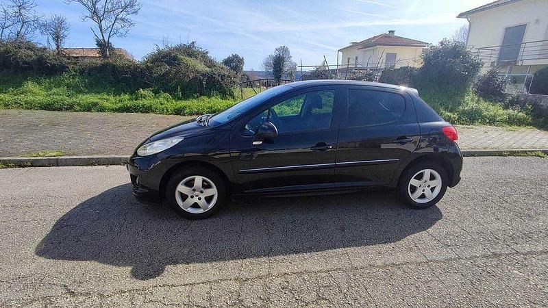 Usado Peugeot 207 68 HP (50 kW) 2010 Sedan
