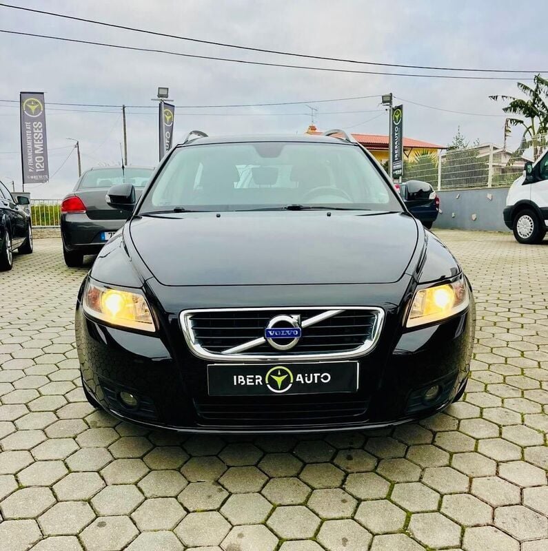 Usado Volvo V50 Momentum 115 HP (84 kW) 2010 Preto Carrinha