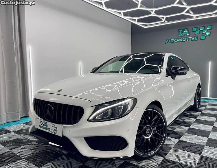 Branco Usado 2016 Mercedes C180 AMG line Coupé | € 24.999 (Preço justo) - Imagem 1/1