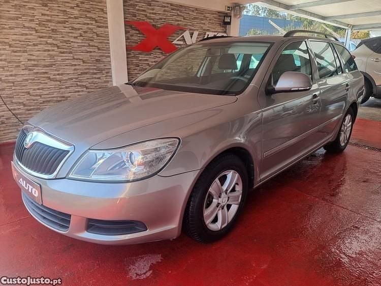 Cinza Usado 2010 Skoda Octavia GreenLine Carrinha | € 4.500 (Super Preço) - Imagem 1/1