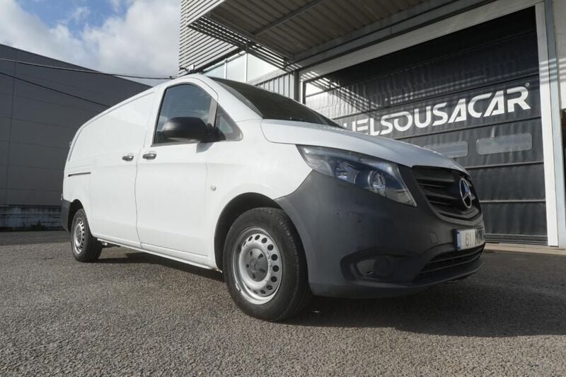 Branco Usado 2019 Mercedes Vito Monovolume | € 18.000 (Preço justo) - Imagem 1/4