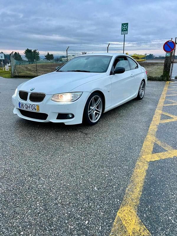 Branco Usado 2015 BMW 320 Coupé | € 10.000 - Imagem 1/4