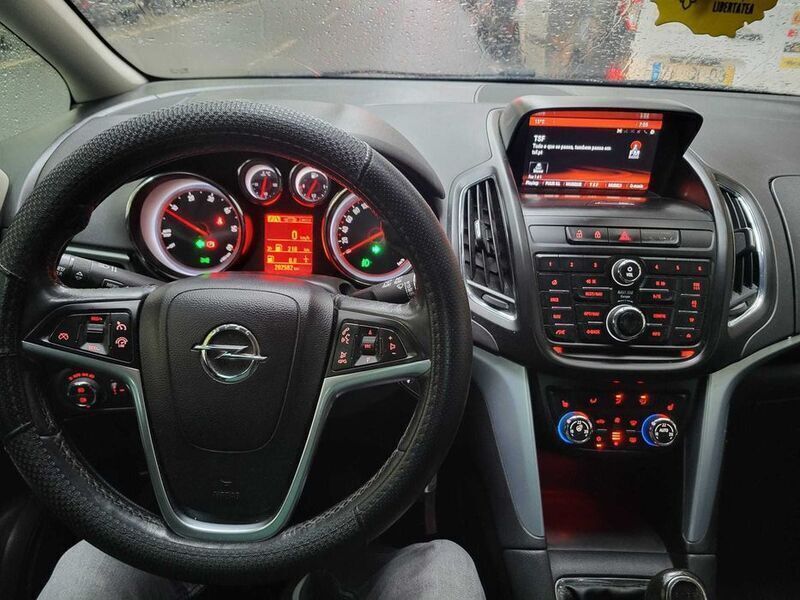 Usado 2015 Opel Zafira Tourer Edition Monovolume | € 8.500 - Imagem 1/4
