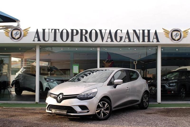 Usado Renault Clio IV Dynamique 90 HP (66 kW) 2016 Cinza