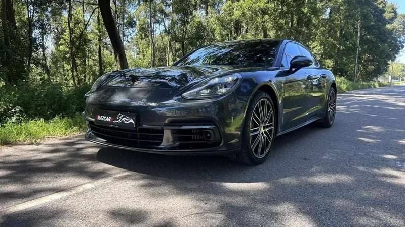Cinzento Usado 2017 Porsche Panamera Sedan | € 67.750 (Caro) - Imagem 1/4