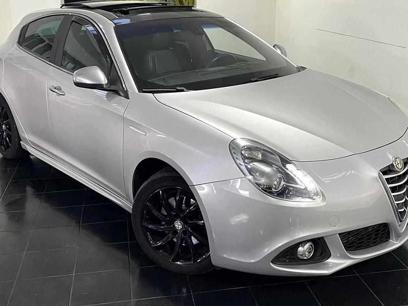Cinzento Usado 2015 Alfa Romeo Giulietta Citadino | € 14.500 - Imagem 1/4