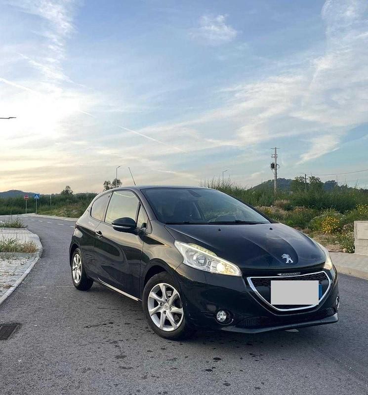 Preto Usado 2012 Peugeot 208 Citadino | € 6.900 (Preço justo) - Imagem 1/4